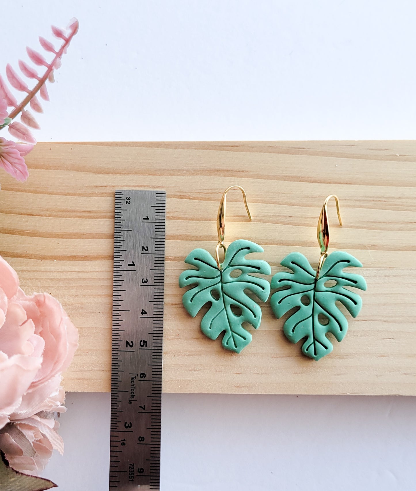 "Gween" Monstera Dangle